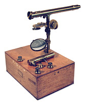 Microscopio acromatico con tubo catadiottrico, 1829